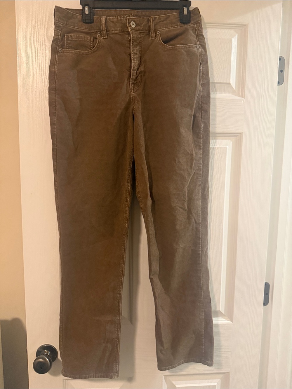 American Eagle Outfitters Women's Straight-Leg Corduroy Jeans in Brown
